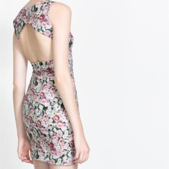 ZARA OPEN BACK FLORAL MINI DRESS - Picture 5 of 7